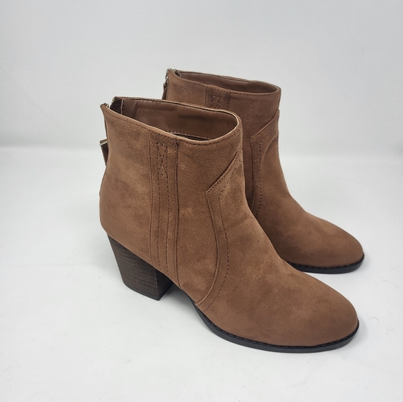 Call it Spring Faux Suede Tan Ankle Booties Boots Tan Size 7.5 Back Zipper - Picture 2 of 11
